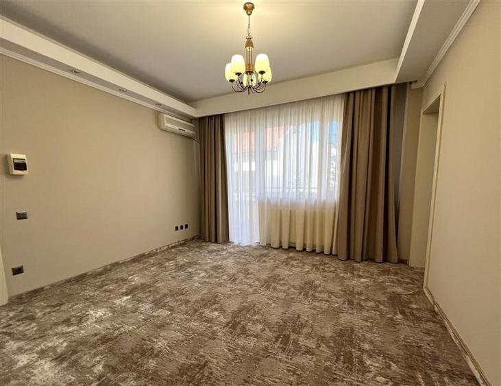 Apartament cu 3 camere semidecomandat, mobilat în Herăstrău