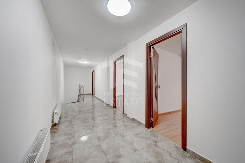 Casă individuală cu 7 camere cu Canalizare în Timpuri Noi