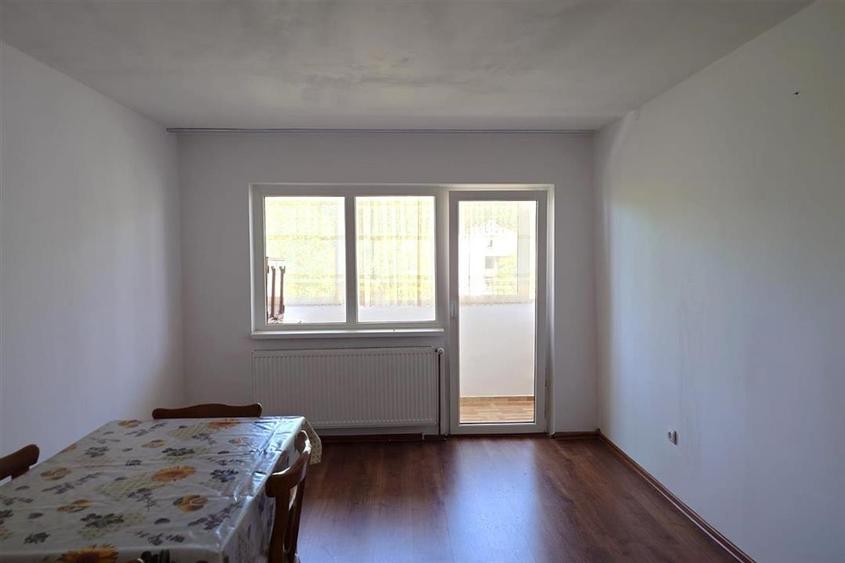 Apartament cu 3 camere decomandat, mobilat în Crișcior
