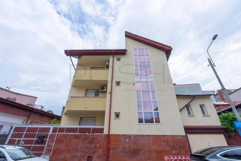Casă individuală cu 12 camere cu Canalizare în Calea Plevnei