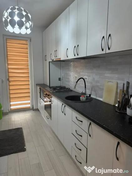 Apartament cu 2 camere decomandat, mobilat în Malu Mare