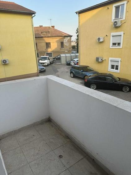 Garsonieră decomandată în Central