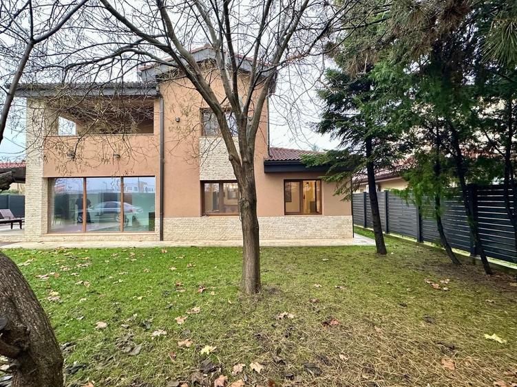 Casă individuală cu 5 camere cu Canalizare în Pipera