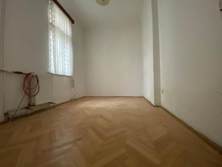 Casă individuală cu 4 camere cu Canalizare în Floreasca
