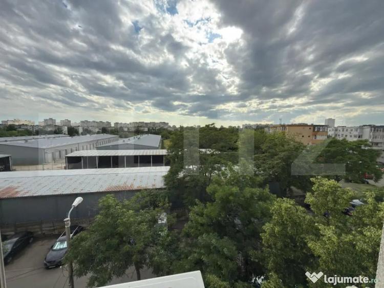 Apartament cu 3 camere decomandat în Peneș Curcanul