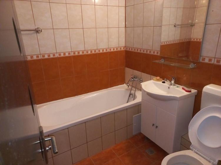 Apartament cu 2 camere semidecomandat, mobilat în Berceni