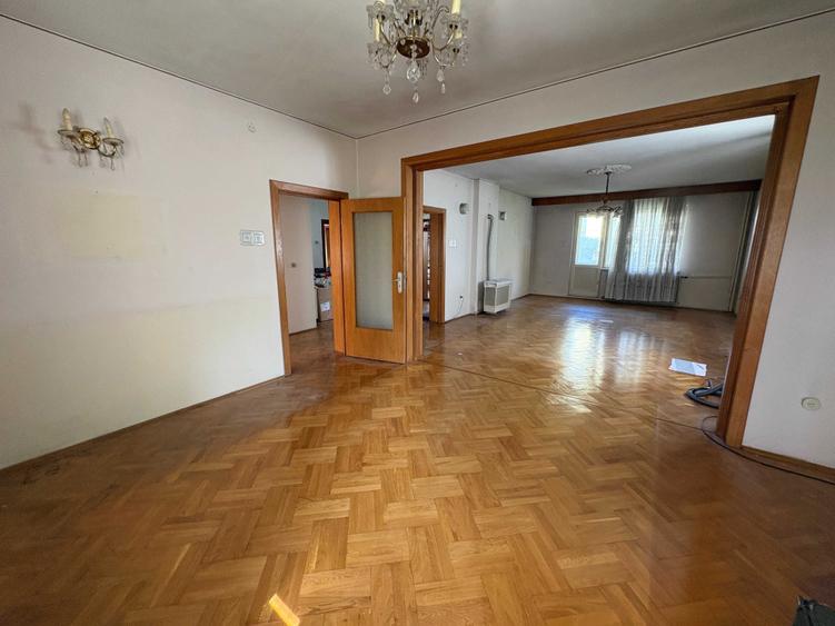 Casă cu 4 camere în Central