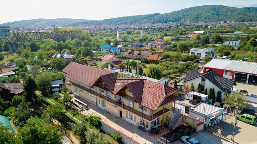 Casă individuală cu 10 camere cu Canalizare în Goranu