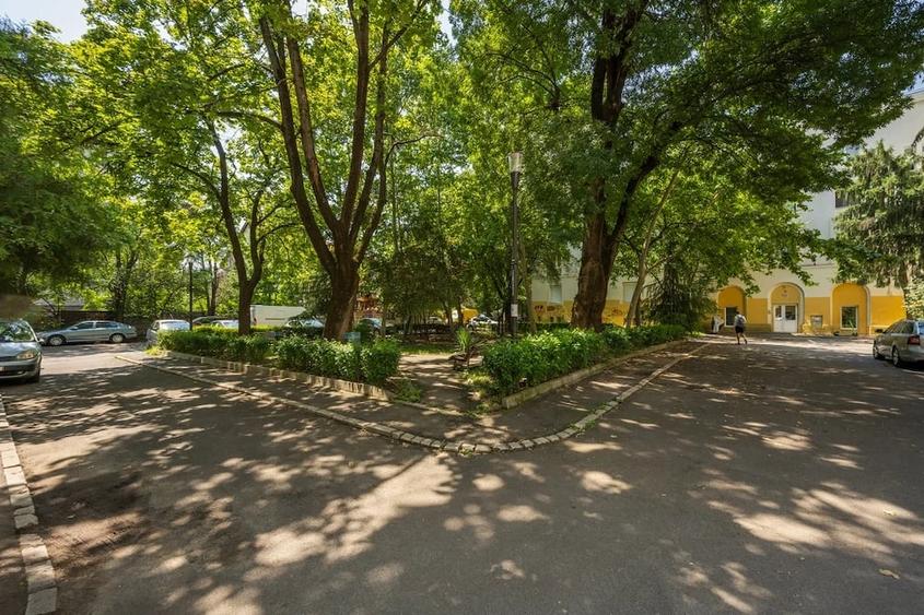 Apartament cu 2 camere decomandat în Basarabia
