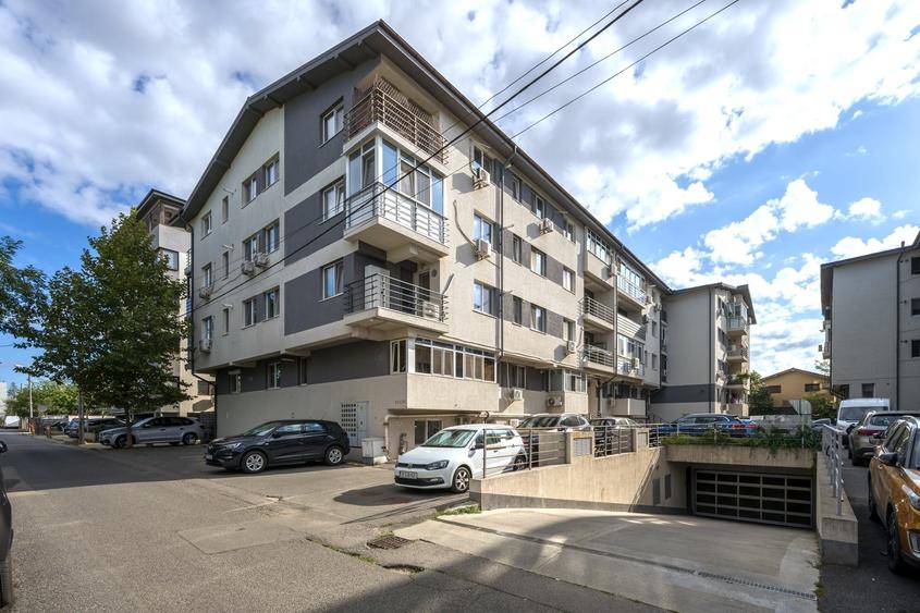 Apartament cu 3 camere decomandat în Titan