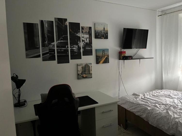 Apartament cu 3 camere semidecomandat în Central