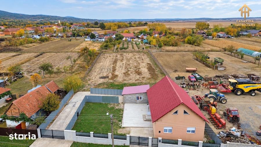 Casă cu 3 camere decomandat cu Teren 2672 Mp în Traian Vuia