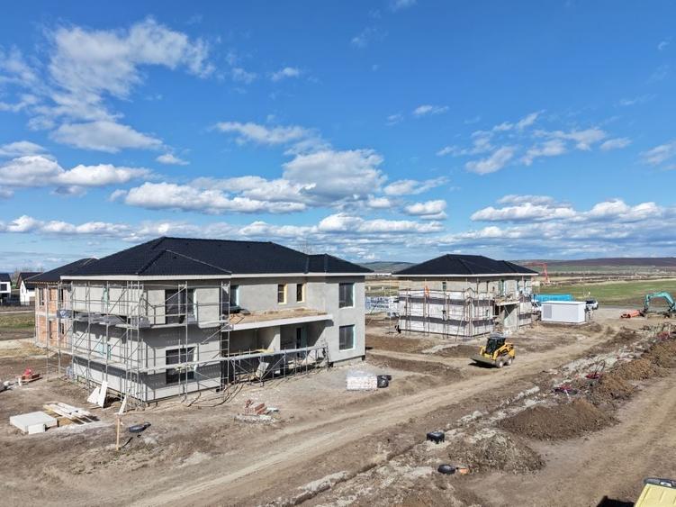 Duplex cu 4 camere cu Canalizare în Șura Mică