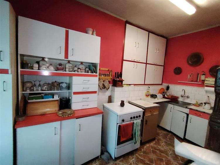 Duplex cu 4 camere cu Canalizare în Central