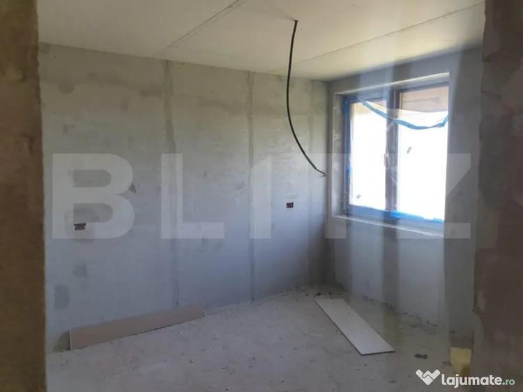 Casă cu 7 camere cu Teren 1000 Mp în Central