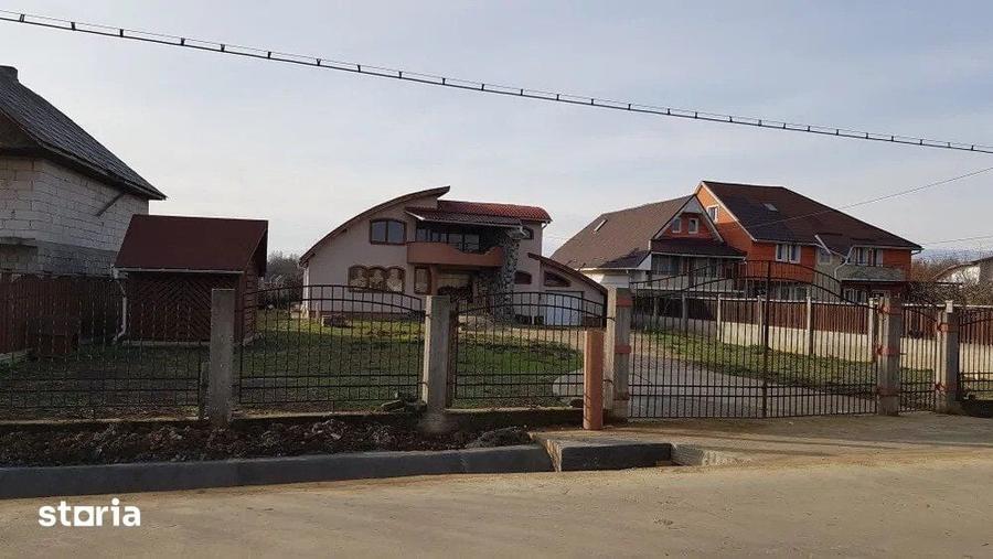 Casă cu 5 camere cu Teren 25 Mp în Recea