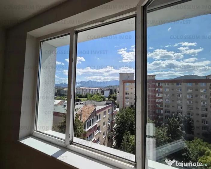 Apartament cu 2 camere semidecomandat în Centrul Civic