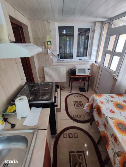 Casă cu 3 camere semidecomandat cu Teren 200 Mp în Viile Noi