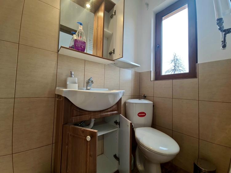Casă cu 3 camere cu Canalizare în Centrul Istoric