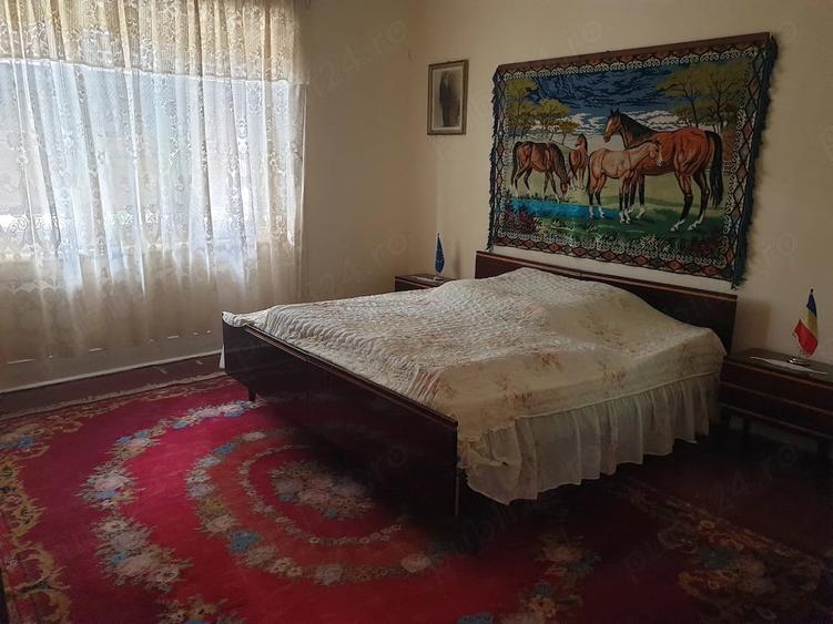 Casă cu 3 camere cu Teren 1169 Mp în Lăpușnicu Mare
