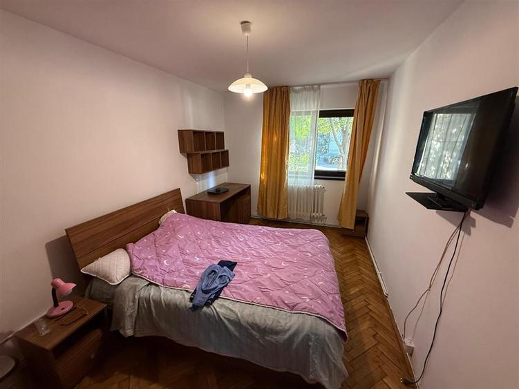Apartament cu 3 camere decomandat în Hala Centrală