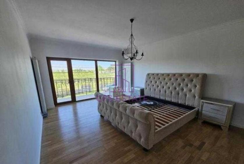Casă cu 9 camere cu Teren 700 Mp în Pipera