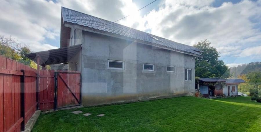 Casă individuală cu 6 camere cu Teren 986 Mp în Moacșa