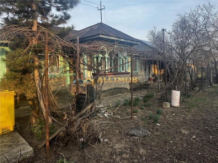 Casă cu 2 camere cu Teren 758 Mp în Central