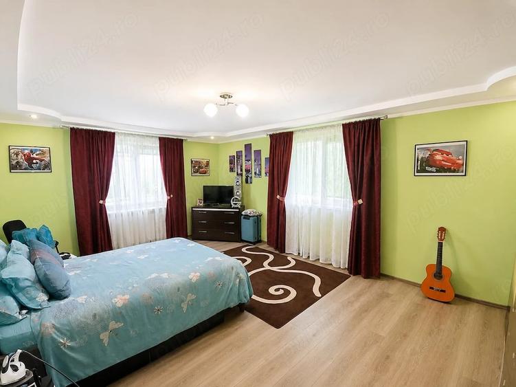 Casă cu Teren 1082 Mp în Vârfu Câmpului