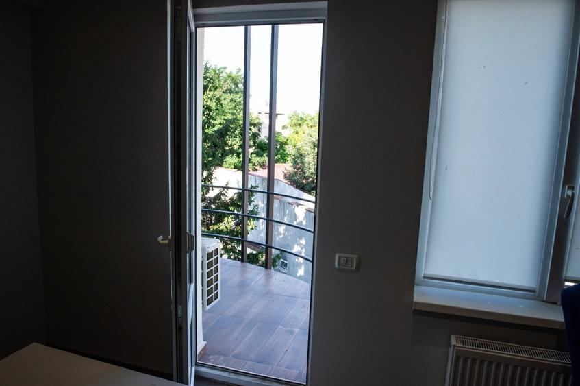 Birou, de 84.900001525879 mp, în Casa de Cultură