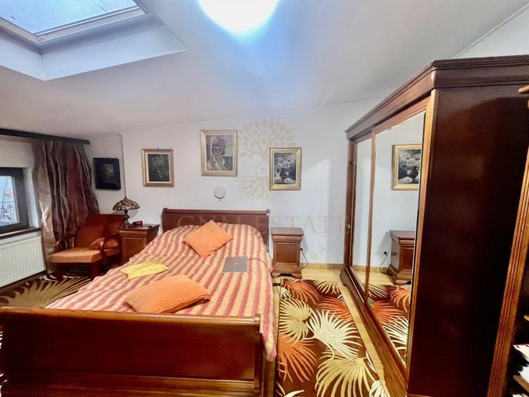 Casă individuală cu 5 camere cu Canalizare în P-ța Romană