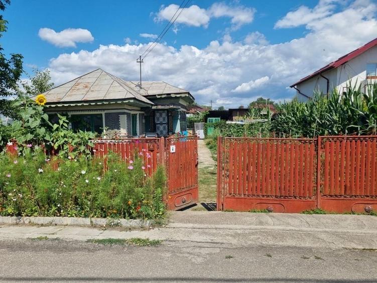 Casă cu 3 camere în Bătești
