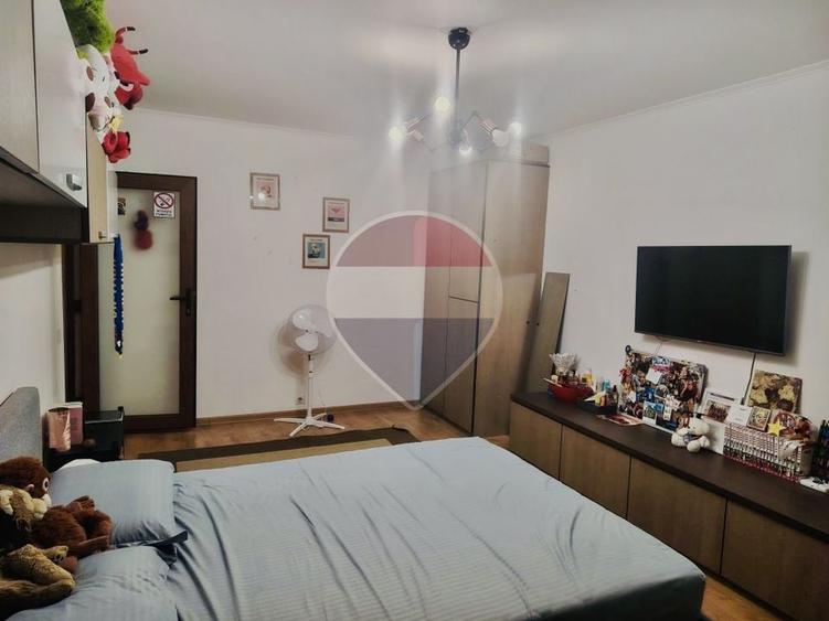 Apartament cu 3 camere decomandat, mobilat în Dragoș Vodă