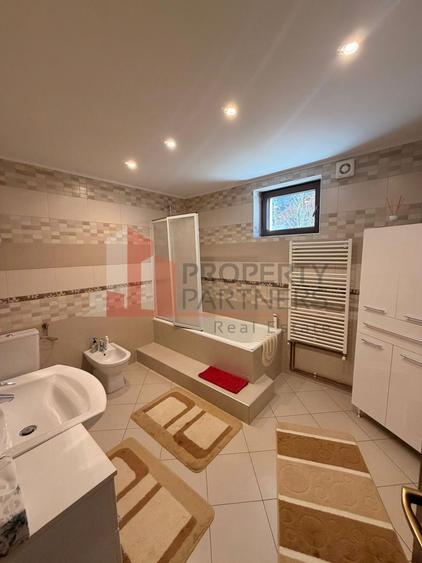 Casă individuală cu 6 camere cu Canalizare în Bran