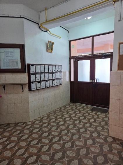 Apartament cu 3 camere decomandat, mobilat în Nicolina
