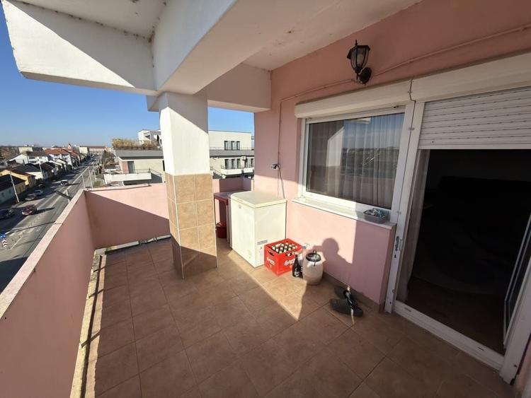 Apartament cu 3 camere decomandat în Micro 17