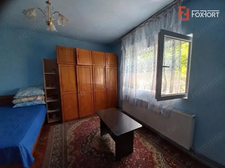Casă cu 6 camere cu Teren 489 Mp în Plopi