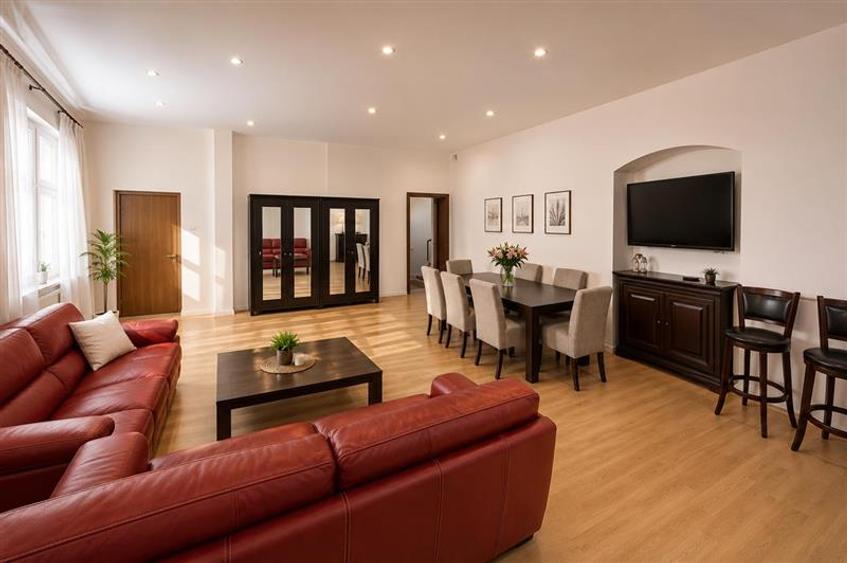 Apartament cu 4 camere decomandat, mobilat în Centrul Istoric — fotografia 1