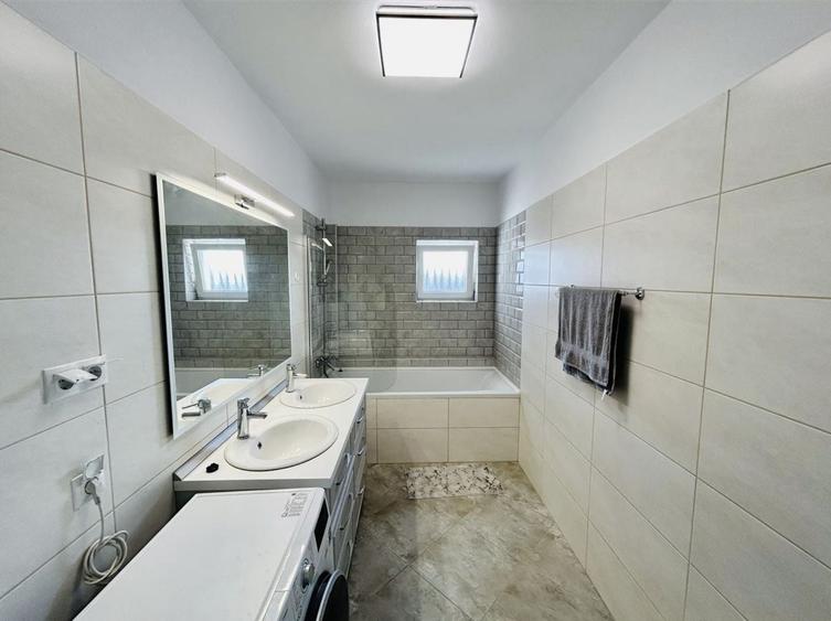 Apartament cu 4 camere în Piața Cluj
