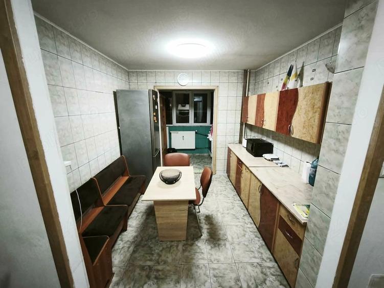 Apartament cu 3 camere semidecomandat în Basarabia