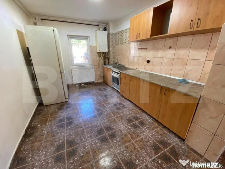 Apartament cu 3 camere semidecomandat în Baciu