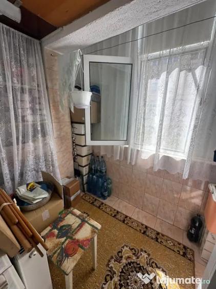 Apartament cu 4 camere decomandat, mobilat în Poarta 6