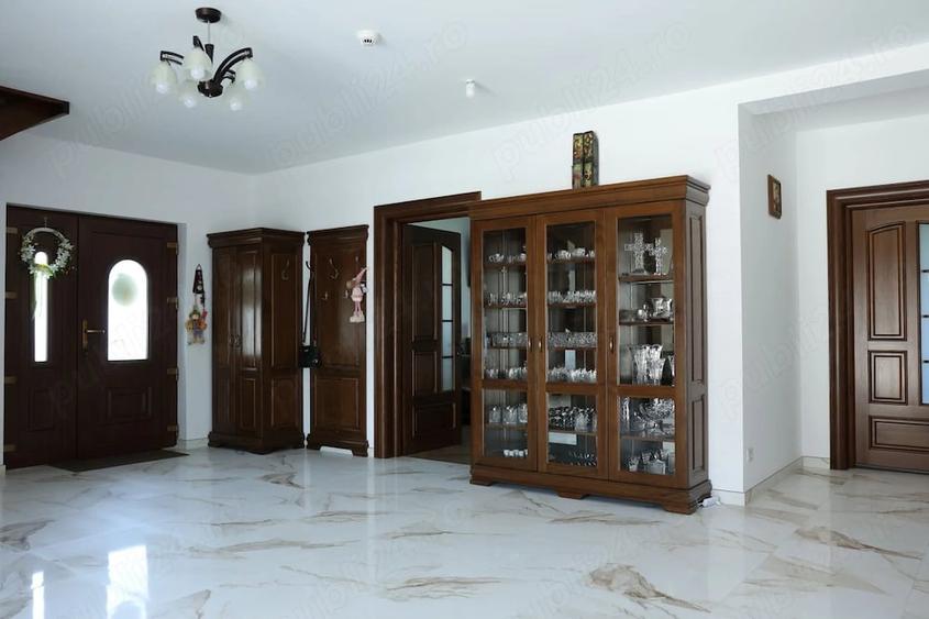 Casă cu 4 camere cu Teren 2000 Mp în Central