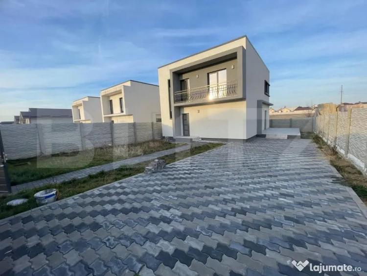 Casă cu 4 camere cu Teren 350 Mp în Malu Mare