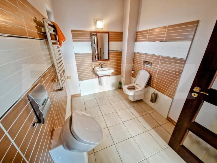 Casă individuală cu 5 camere cu Canalizare în Salca