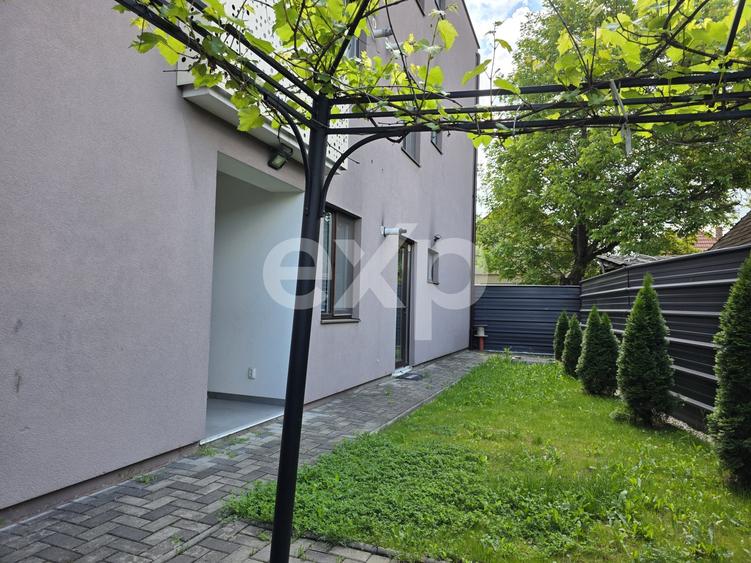 Apartament cu 5 camere decomandat, mobilat în Florești
