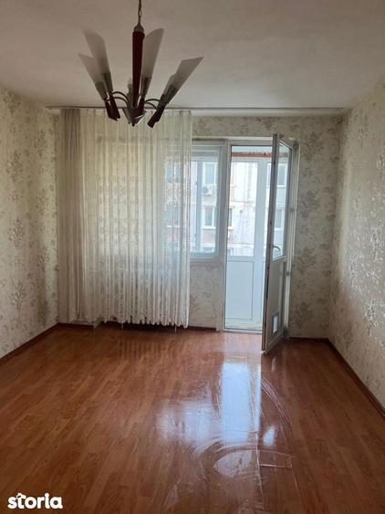 Apartament cu 3 camere decomandat în Rahova