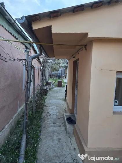 Casă cu 3 camere cu Teren 240 Mp în 23 August