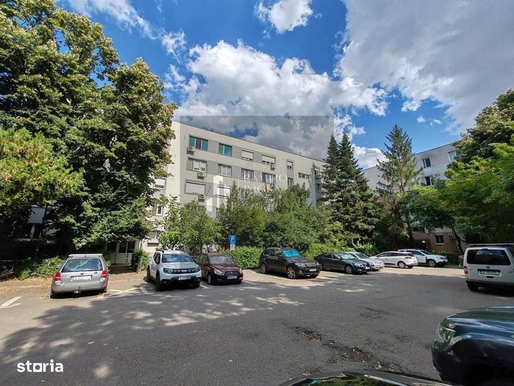 Apartament cu 3 camere decomandat în Titan