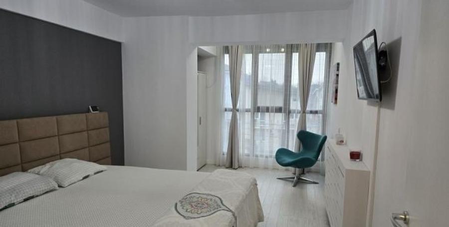Apartament cu 2 camere semidecomandat, mobilat în Băneasa